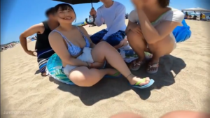 海辺で密着、友達同士の初体験、Gカップ巨乳の誘惑