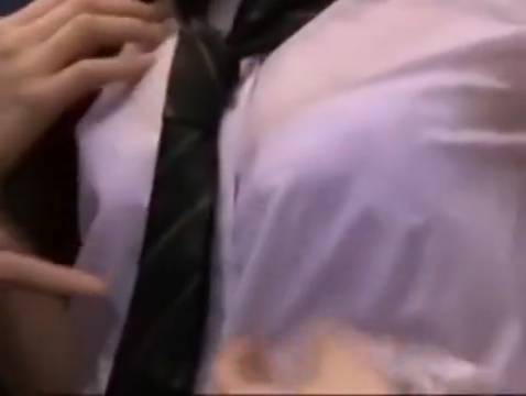 雨に濡れ透ける制服、勃起する股間、密着する女子校生