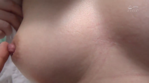 風に舞う白パンツ、女子○生の誘惑